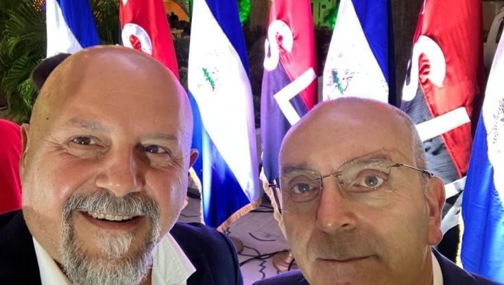 Senadores Italianos Emanuele Dessì (a la Izquierda) y Vito Petrocelli durante la celebración del 43 Aniversario de la Revolución Popular Sandinista en Managua.