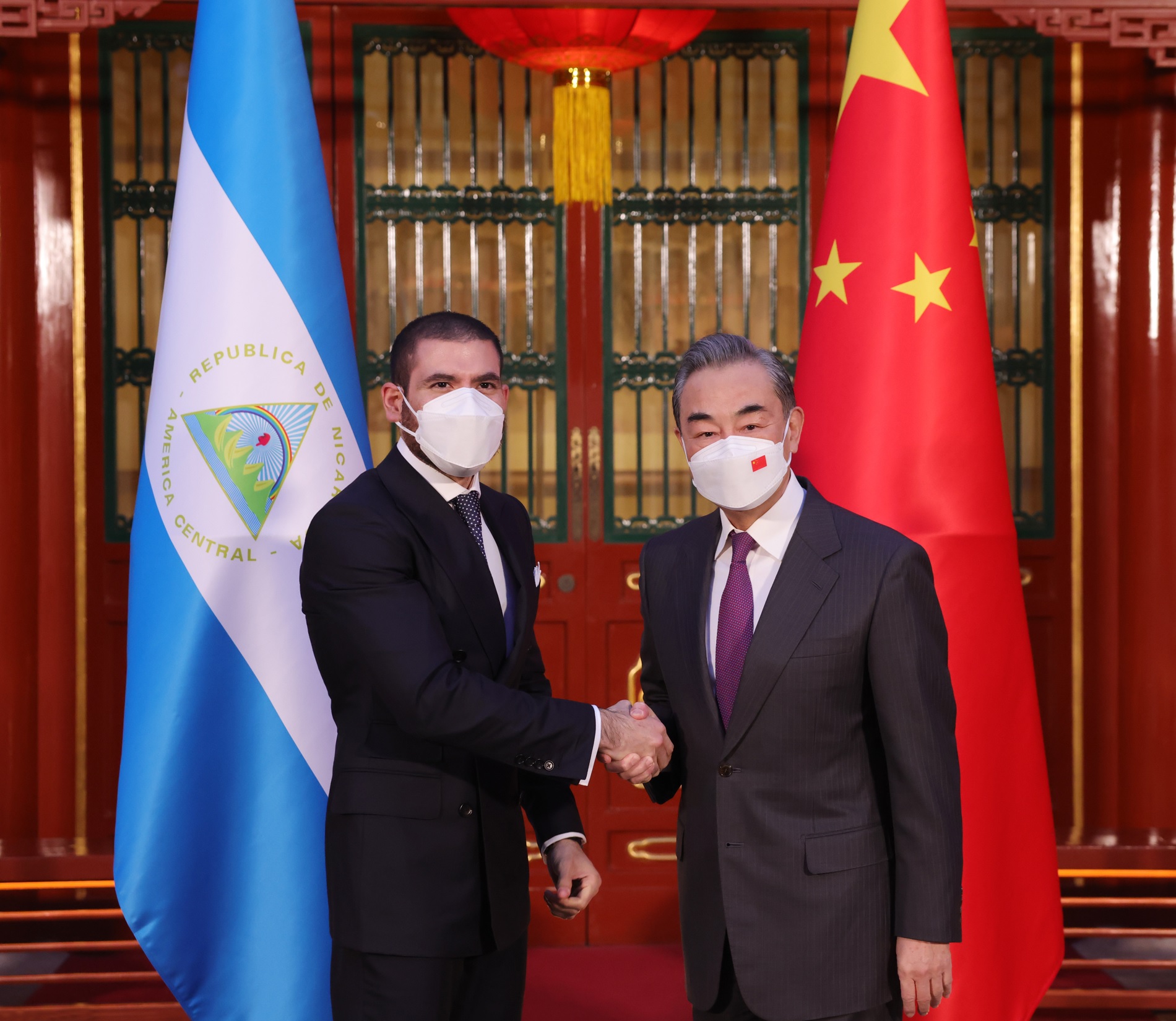 Delegación nicaragüense se reúne con el compañero Wang Yi