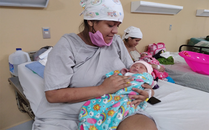 Saludo del comandante Daniel y la Compañera Rosario a las madres nicaragüenses