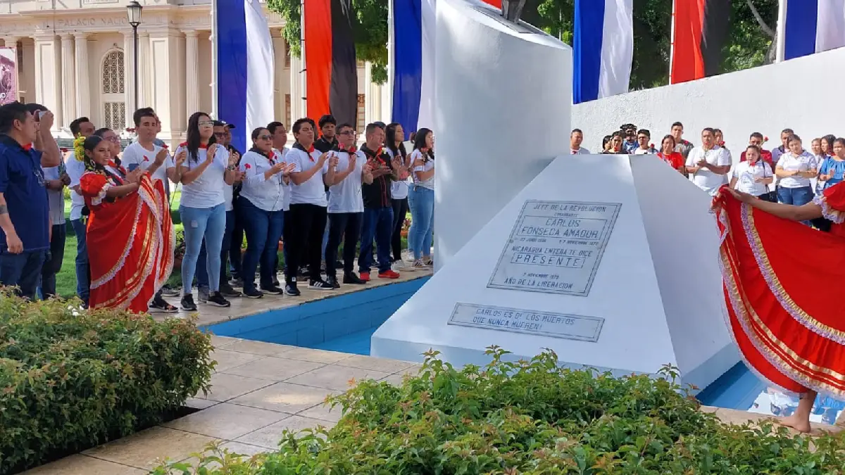 Nicaragua rinde homenaje, en honor al 87 aniversario del natalicio del Comandante Carlos Fonseca