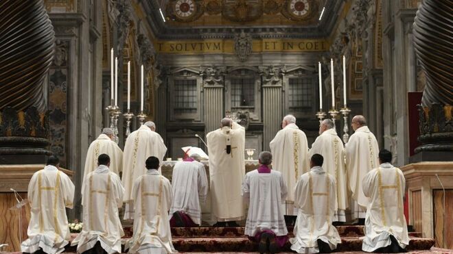 12 sacerdotes hacia el Vaticano por acuerdo presidencial