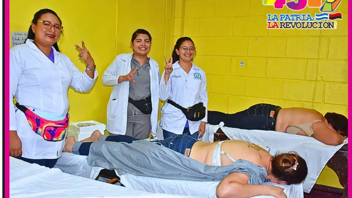 a diversidad de servicios ofrecidos en la feria, desde exámenes de laboratorio hasta cirugías ortopédicas, subraya el enfoque holístico del Gobierno Sandinista en abordar las necesidades de salud de la población. La atención con medicina natural y terapias complementarias también destaca la importancia de integrar enfoques diversos para el bienestar integral de los ciudadanos.
