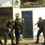 López Obrador muestra inéditas imágenes del asalto a la embajada en Quito