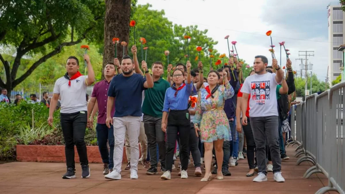 Juventud sandinista 19 de julio rinde homenaje al comandante Carlos Fonseca Amador