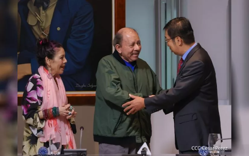 Copresidentes de Nicaragua despiden con cálido afecto al Embajador Chen Xi