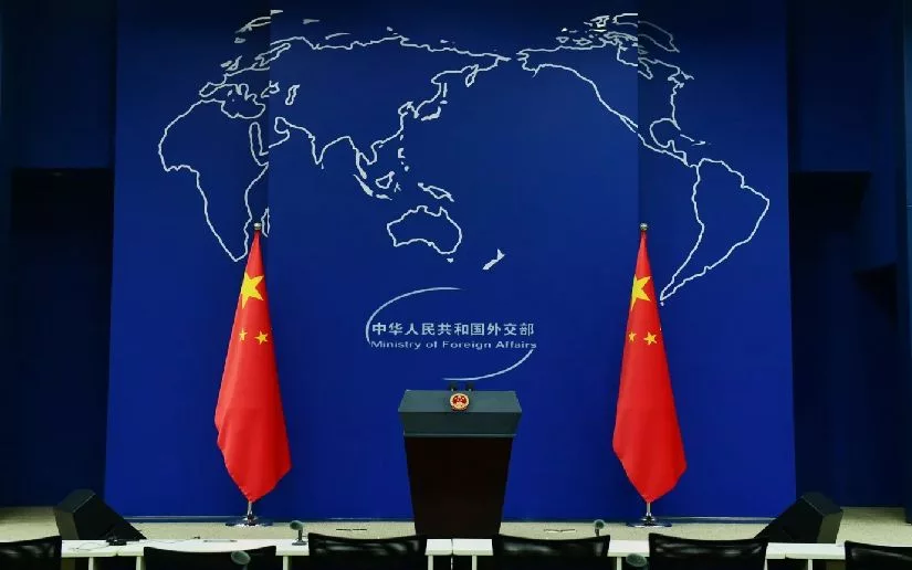 China pide a Estados Unidos liberar de inmediato al presidente venezolano, Nicolás Maduro, y a su esposa