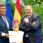 Nuevo Embajador de España presenta Copias de Estilo en la Cancillería nicaragüense