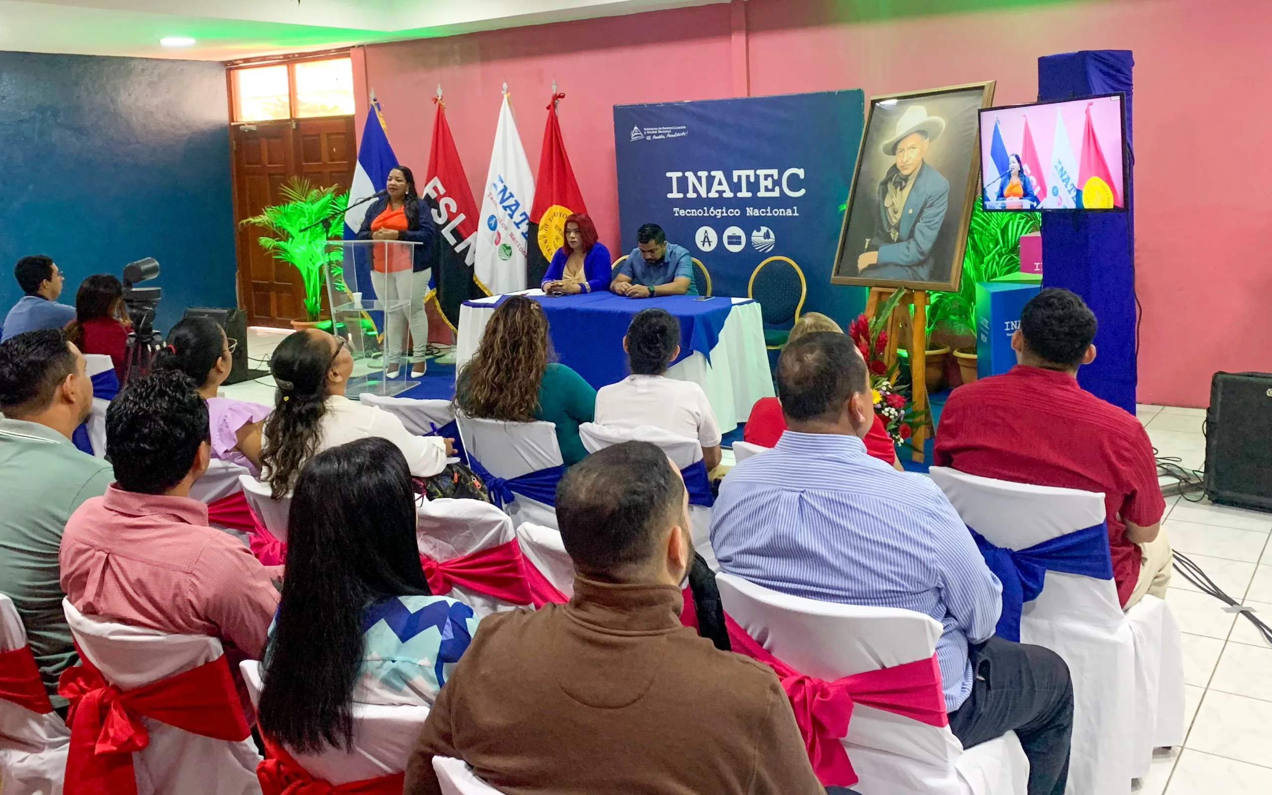 MINED e INATEC amplían la formación docente con nuevo ciclo en Didáctica del Inglés