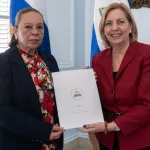 Nuestra Embajadora en Cuba presenta Copias de Estilo