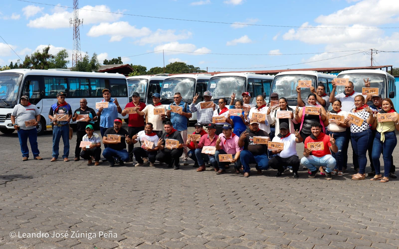 Gobierno Sandinista entrega microbuses Yutong a cooperativas de transporte del Caribe