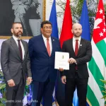 Compañero Alias Aiba presenta Copias de Estilo y es acreditado como embajador de Abjacia