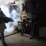 Brigadas de salud fumigan más de 400 viviendas en el barrio Salomón Moreno