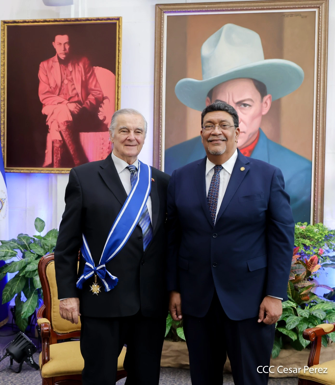 Nicaragua condecora al embajador venezolano Francisco Javier Arrúe con la Orden José de Marcoleta