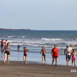 Arranca el verano 2026: familias disfrutan del mar en Playa Paso Caballos