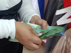 Trabajadores del sector público reciben pago adelantado de abril en vísperas de Semana Santa