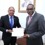 Compañero Danilo Chang Cash presenta Copias de Estilo en Angola