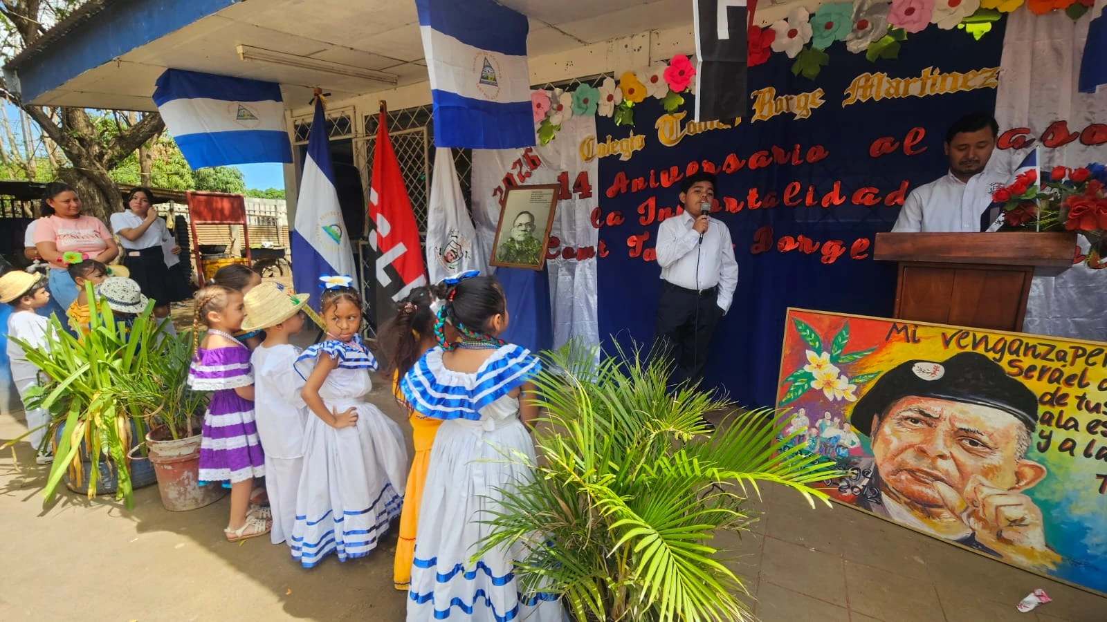 Colegio de Villa Dignidad conmemora a Tomás Borge Martínez con danzas y declamación