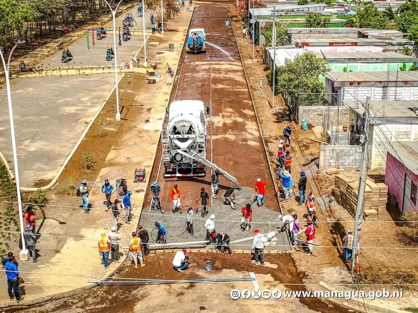 Villa Jerusalén mejora su acceso vial con 15 cuadras en construcción de concreto hidráulico