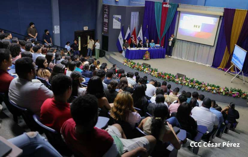 Comunicación y aprendizaje marcan encuentro entre RT en Español y estudiantes universitarios