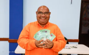 Servidores públicos reciben salario de mayo de forma anticipada