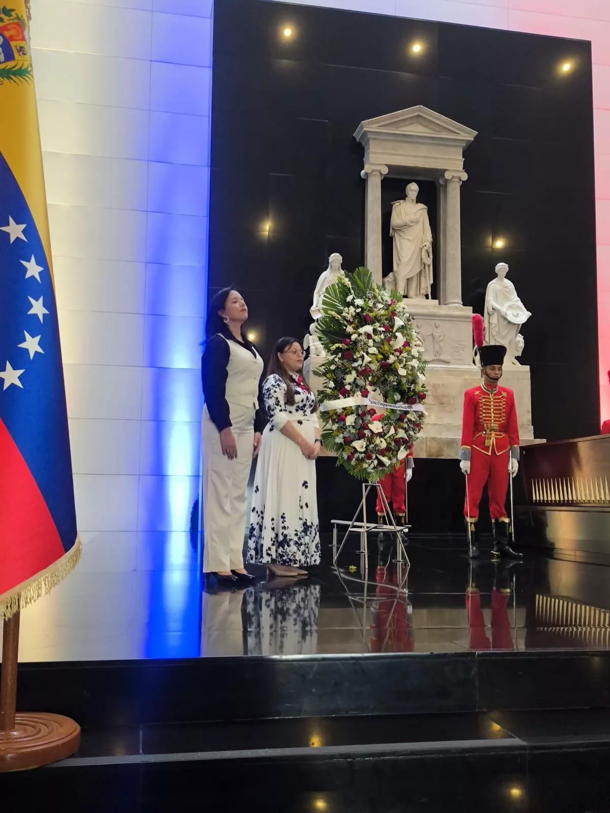 Embajada de Nicaragua en Venezuela rinde homenaje a Simón Bolívar en el Día de la Dignidad Nacional