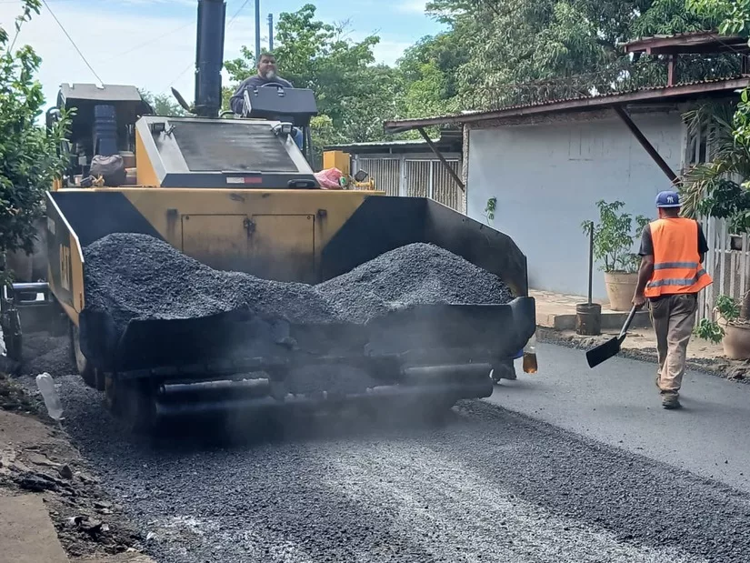 Familias de Batahola Norte cuentan con nuevas calles gracias a obras de revestimiento vial