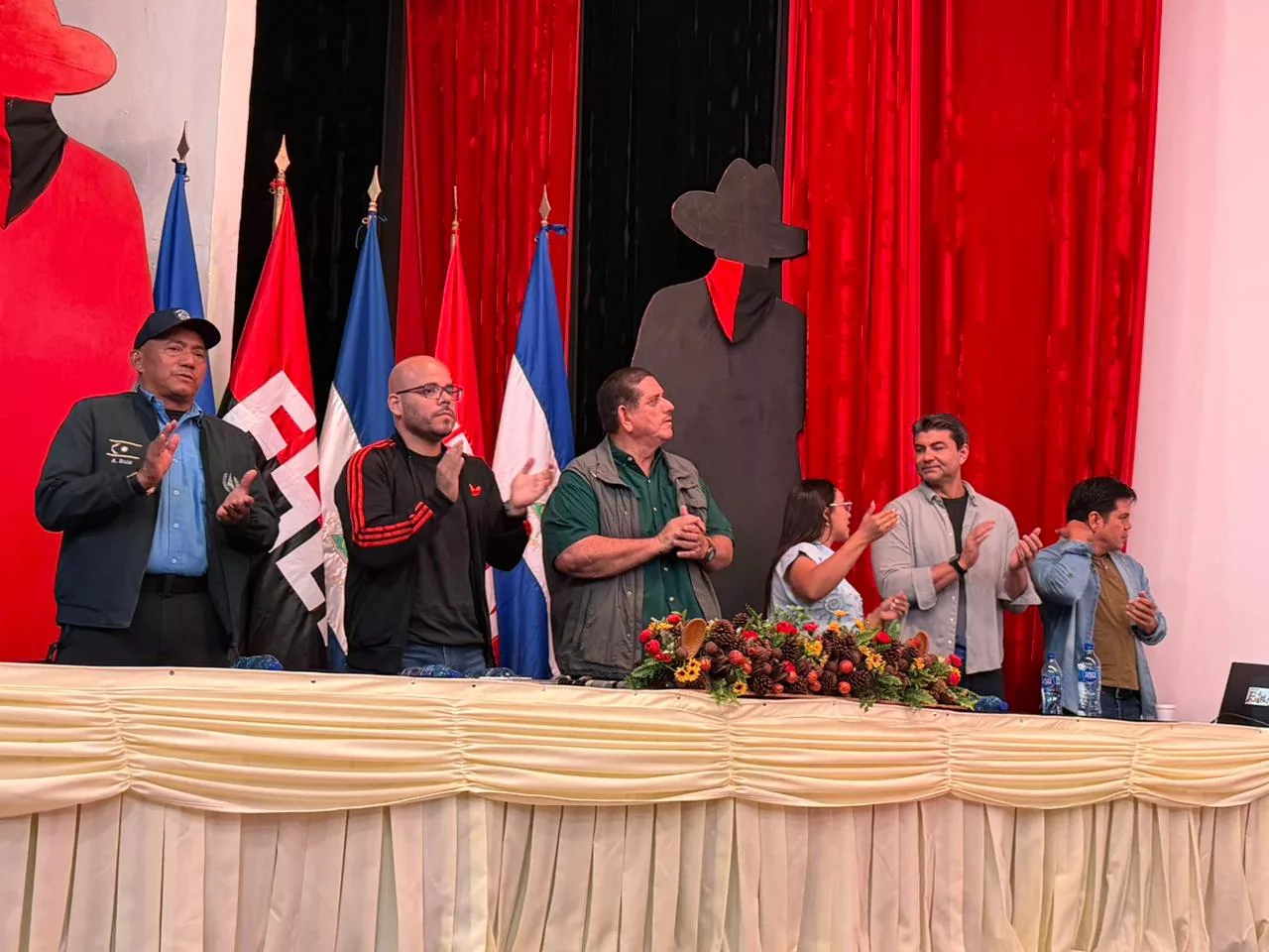 Comunicadores venezolanos Edner Núñez y Abraham Istillarte sostienen encuentro con comunicadores en Estelí