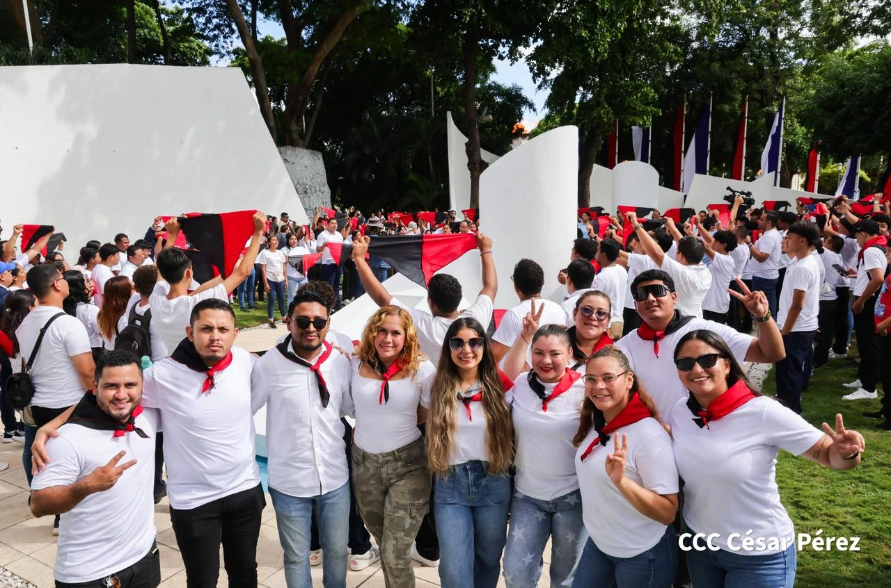 Juventud Sandinista rinde homenaje al Comandante Carlos Fonseca Amador en el 90 aniversario de su natalicio