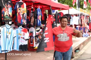 Emprendedores destacan con variedad de productos conmemorativos del 47/19 en Managua
