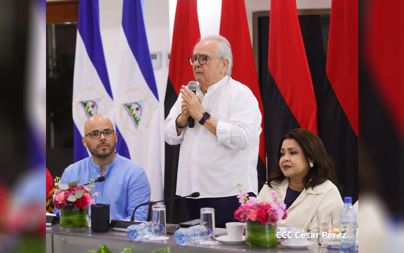 Exposición del doctor Gustavo Porras a Comunicadores y Periodistas durante el Proceso de Consulta a Reformas Constitucionales