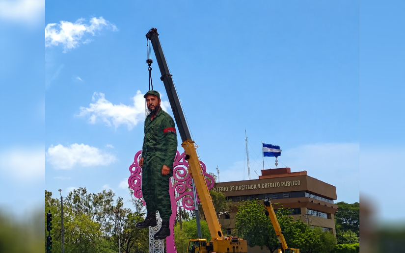 Escultura de Fidel Castro engalana la Avenida de Bolívar a Chávez