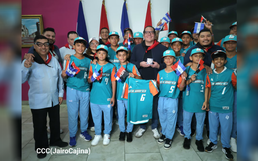 Nicaragua recibe como héroes a sus peloteritos tras histórica participación en Williamsport