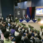 Compañero Comunicador Ben Norton fortalece capacidades comunicacionales de estudiantes de las Universidades Pueblo Presidente