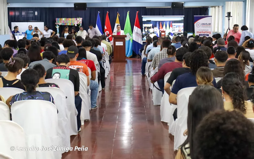 Estudiantes participan en encuentro interuniversitario de economía creativa e innovación territorial