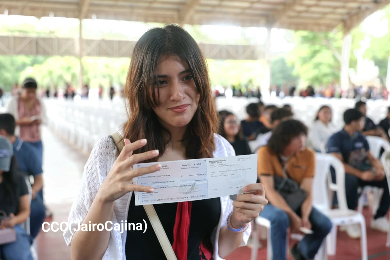 Becas Universitarias Pueblo Presidente fortalecen el sueño profesional de 2,888 estudiantes