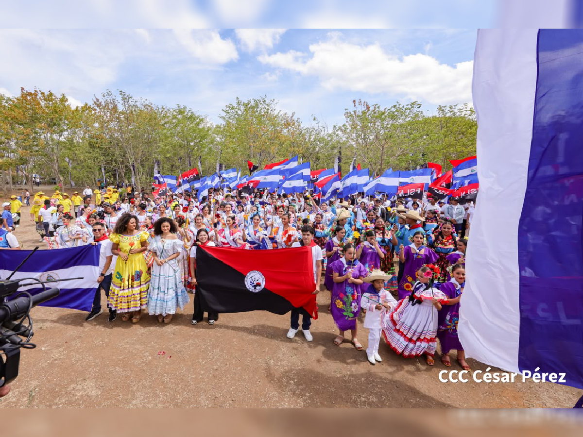 Con orgullo patrio, Juventud Heroica honra la memoria de los Héroes y Próceres Nacionales