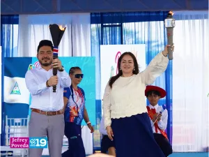 Nicaragua entrega a Costa Rica la Antorcha Centroamericana tras recorrer suelo patrio