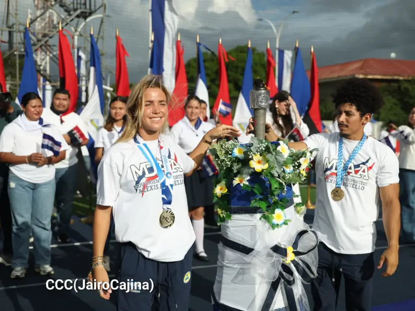 Antorcha Centroamericana llega a Managua y es recibida por la Juventud Presidente
