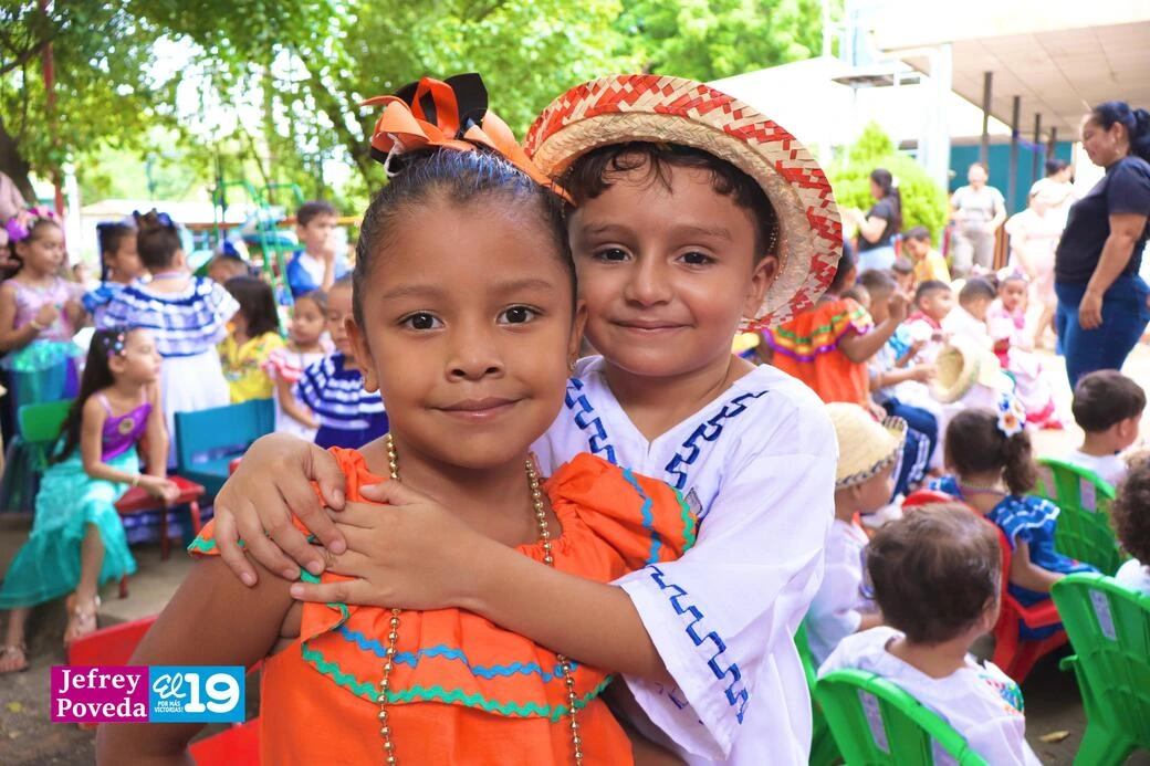 Niños y niñas del CDI Los Pollitos celebran el Día Nacional del Huipil