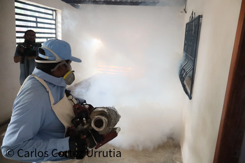 Trabajadores de la Salud realizan jornada antiepidémica en Villa Venezuela