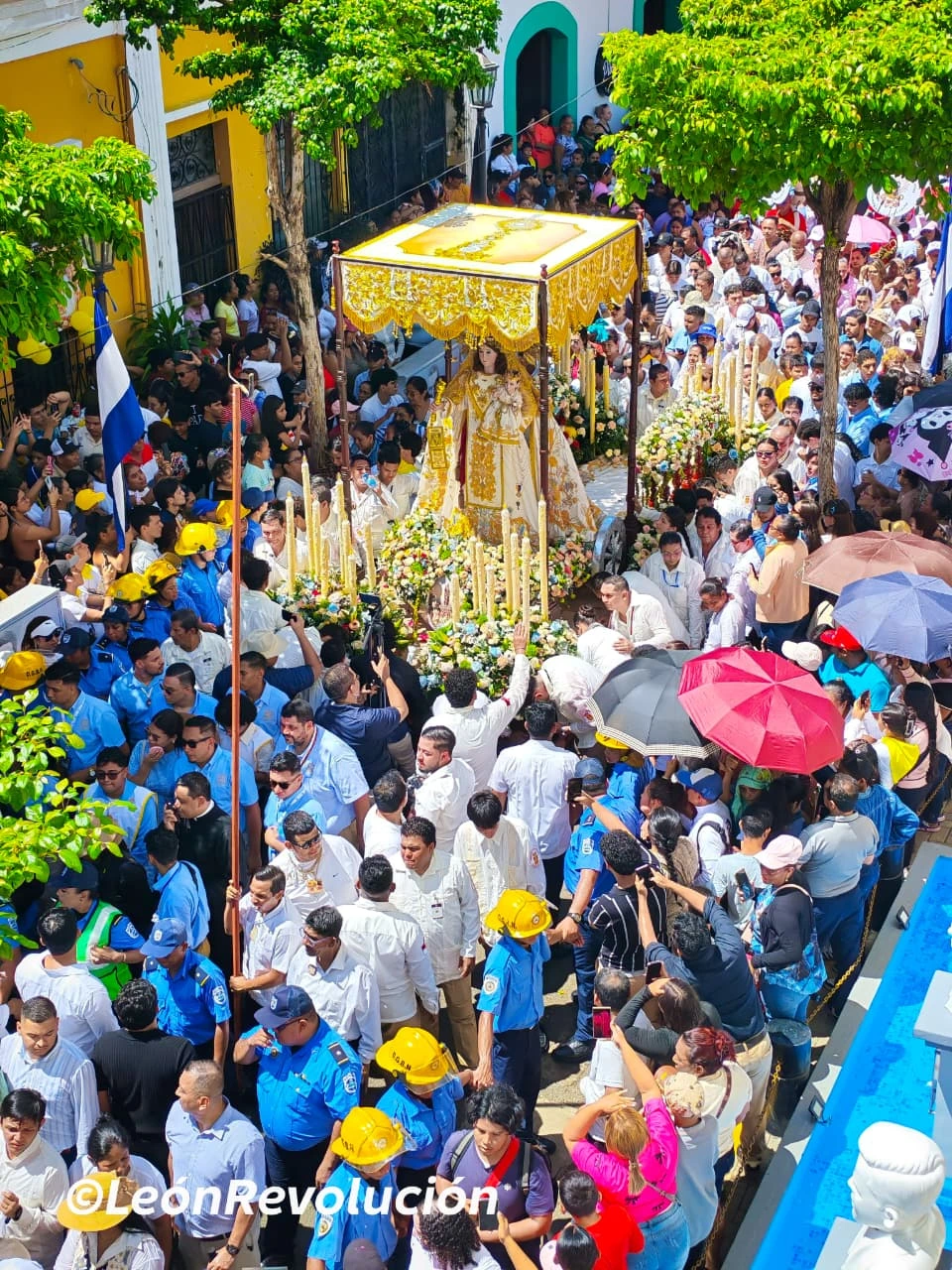 Familias de León participan con fe y devoción en el Cortejo Procesional de Nuestra Señora de la Merced