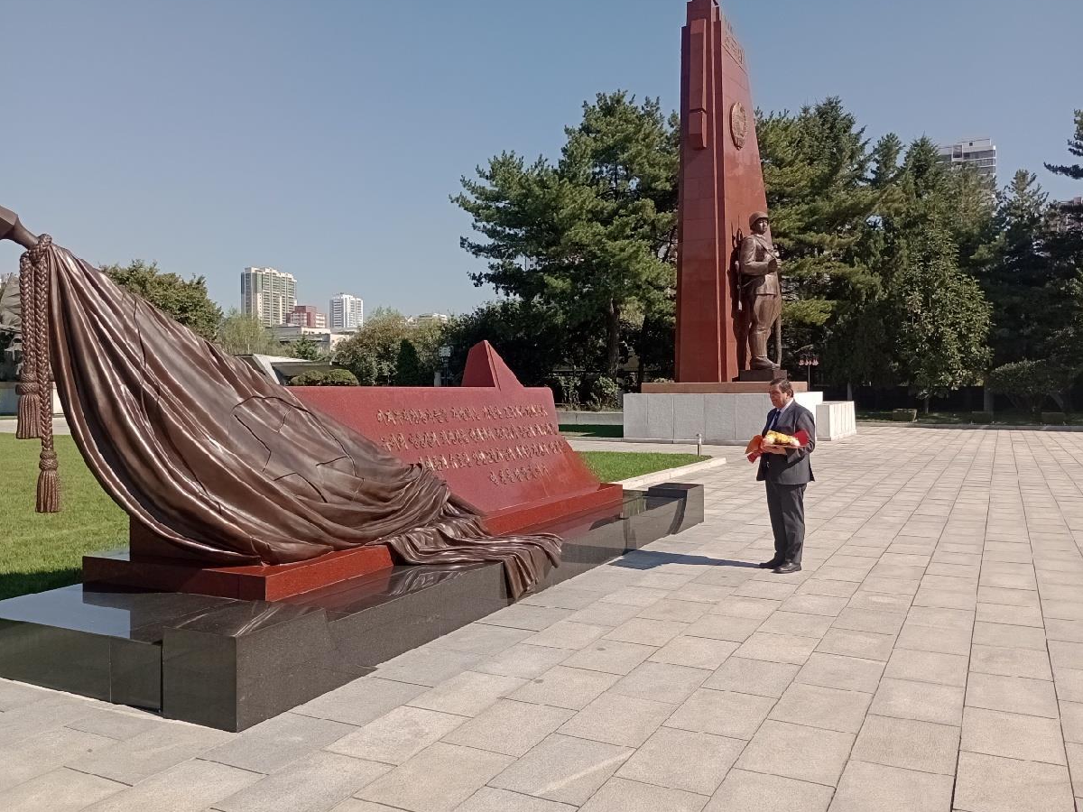 Embajada de Nicaragua en Corea visita Museo Conmemorativo de la Victoria en Pyongyang