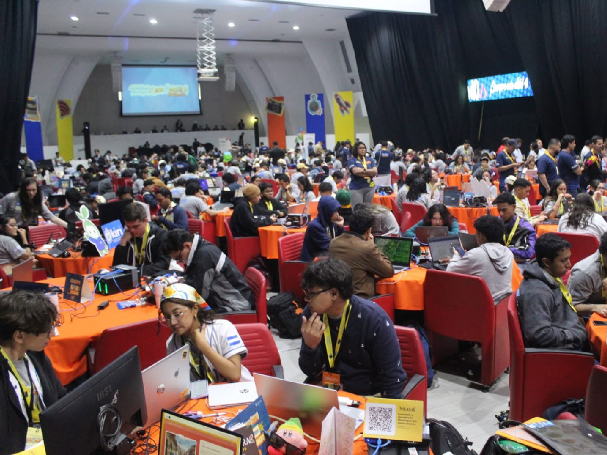 Hackathon Nicaragua Kronox 2026 reúne a 500 jóvenes en torno a la innovación tecnológica