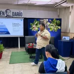Comunicadores comparten experiencias sobre inteligencia artificial con estudiantes de Diseño Integral de Comunicación